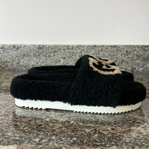Gucci Interlocking GG Shearling Slides - Picture 6 of 16